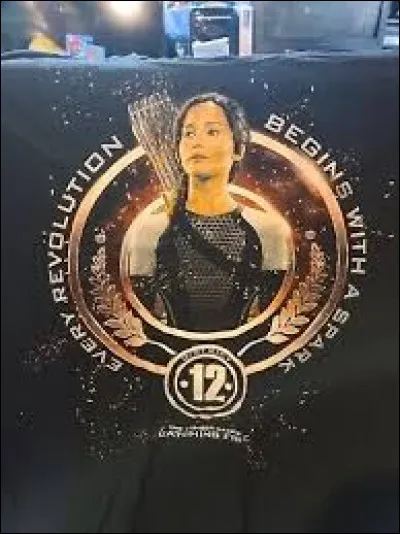 Clove est une fille du district :