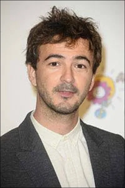 Qui a toujours pr&eacute;f&eacute;r&eacute; aux voisins les voisines dans une de ses chansons ?