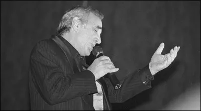 Laquelle de ces propositions est un titre de Charles Aznavour ?