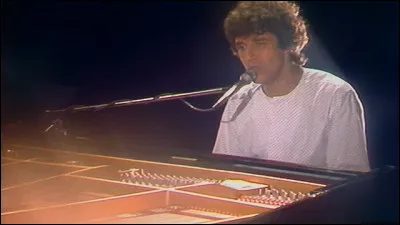 Dans son titre de 1982, que dit Julien Clerc aux femmes ?