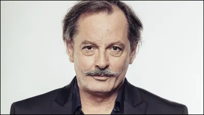 Qui est cet humoriste, auteur du livre ''&Eacute;loge du vieux con moderne'' ?