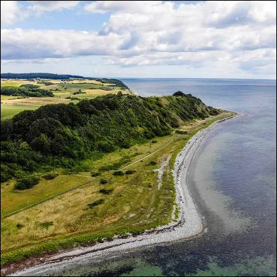 Quelle ville nordique, deuxi&egrave;me plus grande ville de son pays, a &eacute;t&eacute; construite au bord du fleuve G&ouml;ta &auml;lv &agrave; quelques kilom&egrave;tres du Catt&eacute;gat ?