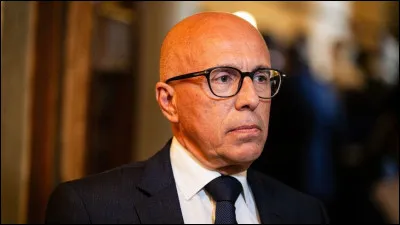 Quelle personnalit&eacute; appartient actuellement au m&ecirc;me parti politique que lui ?