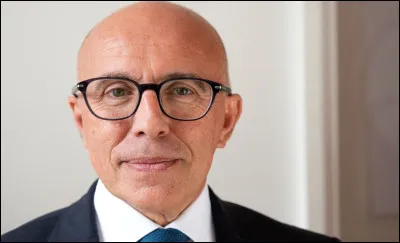 Quel &acirc;ge a-t-il actuellement ?