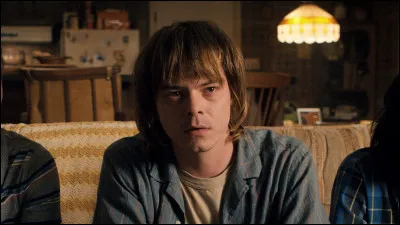 Qui est l�acteur de Jonathan Byers ?