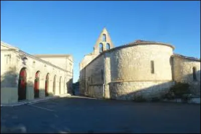 Voici l'&eacute;glise Notre-Dame, &agrave; Monbahus. Village de l'arrondissement de Villeneuve-sur-Lot, il se situe dans le d&eacute;partement ...