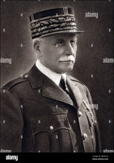 Ancien h&eacute;ros de la Premi&egrave;re Guerre mondiale, j'ai ensuite dirig&eacute; la France en collaborant avec Adolf Hitler. Je suis Philippe...