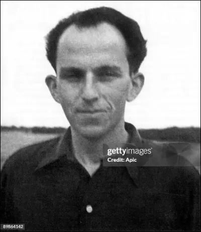 Mon pass&eacute; de r&eacute;sistant m'a valu deux emprisonnements, dont je me suis &eacute;chapp&eacute; gr&acirc;ce &agrave; l'intervention de mon &eacute;pouse, Lucie. Je m'appelle Raymond...