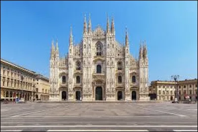 Ce Duomo, construit &agrave; partir de la fin du XIVe si&egrave;cle, est l'une des plus grandes &eacute;glises du monde ; il se trouve &agrave; ...