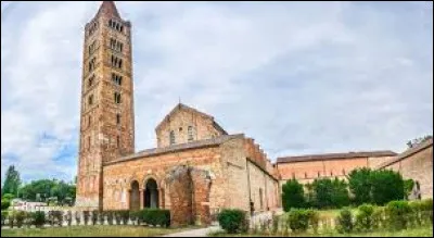 L'abbaye de Pomposa, datant du IXe si&egrave;cle, remarquable par son campanile du XIe si&egrave;cle haut de 48 m&egrave;tres, se trouve pr&egrave;s de ...