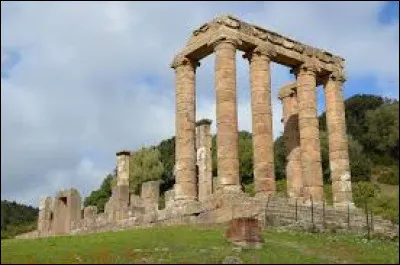 Le temple d'Antas est un temple punico-romain, &eacute;difi&eacute; &agrave; partir de 300 avant J.-C. et situ&eacute; pr&egrave;s de la commune Fluminimaggiore : dans quelle r&eacute;gion se trouve-t-il ?