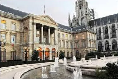 A Rouen, le maire sortant socialiste Nicolas Mayer-Rossignol b&eacute;n&eacute;ficiait de sondages favorables : qu'advient-il ?