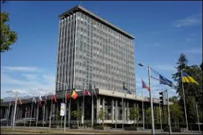 A Grenoble, le maire sortant Piole ne se repr&eacute;sentait pas et les sondages donnaient le candidat de la droite Carignon tr&egrave;s proche de la liste de gauche conduite par Laurence Ruffin :