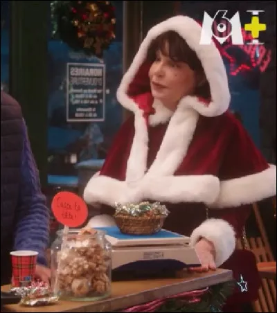 La derni&egrave;re s&eacute;rie avec Mergault la montre dans le r&ocirc;le de la M&egrave;re No&euml;l. Il s'agit de...