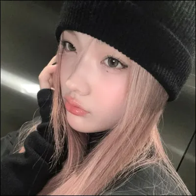 Passons &agrave; Iroha de Illit ! A-t-elle d&eacute;j&agrave; eu les cheveux roses ?