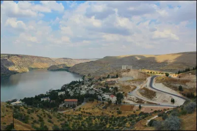 Avec 2 780 km ce cours d'eau est le plus long du Proche-Orient : lequel ?