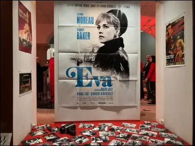 "Eva" est un long-m&eacute;trage interpr&eacute;t&eacute; par Jeanne Moreau.