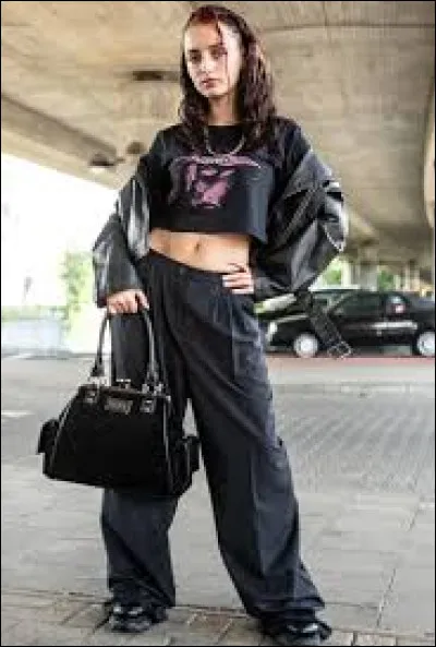 Pour commencer, tu aimerais une tenue...