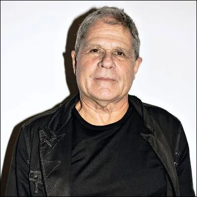 Quel personnage de t&eacute;l&eacute;vision, incarn&eacute; par Yann Le Gac, est officiellement n&eacute; en 1815 ?