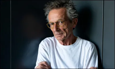 Qui est ce cin&eacute;aste, metteur en sc&egrave;ne de la pi&egrave;ce de th&eacute;&acirc;tre ''Mon voisin nu'' ?