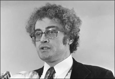 Vers quel mouvement politique milite-t-il dans les ann&eacute;es 60 ?