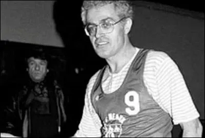 De 1963 &agrave; 1965, il est &eacute;l&egrave;ve de l'ENA, dans la promotion Stendhal, quel stage pratique va-t-il effectuer ?