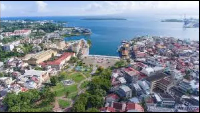 Dans quel d&eacute;partement fran&ccedil;ais se situe la commune de Pointe-&agrave;-Pitre ?