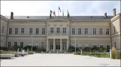 A Angers, le maire sortant Christophe B&eacute;chu est arriv&eacute; en t&ecirc;te au premier tour : quel est le r&eacute;sultat final ?