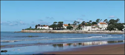 Dans quel d&eacute;partement dont le num&eacute;ro est le 17, la ville de Saint-Palais-sur-Mer est-elle situ&eacute;e ?