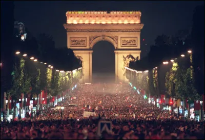 Quel fait marquant date du 12 juillet 1998, p&eacute;riode pendant laquelle Lionel Jospin &eacute;tait Premier ministre ?