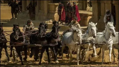 Dans quel p&eacute;plum de 1959 peut-on voir cet attelage de chevaux lors d'une course de chars qui demeure m&eacute;morable dans l'histoire du cin&eacute;ma ?