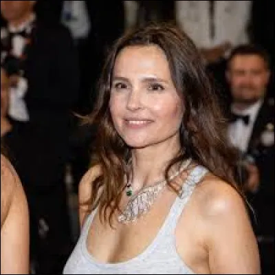 Cette actrice, qui a &eacute;t&eacute; Suzon dans "Huit Femmes" et M&eacute;lin&eacute;e Manouchian dans "L'Arm&eacute;e du crime", c'est ...