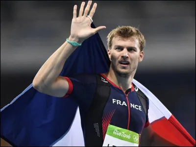 Cet athl&egrave;te, sp&eacute;cialiste du sprint, actuel d&eacute;tenteur du record de France du 200 m (19 s 80), c'est Christophe ...