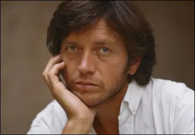 Qui est cet acteur, auteur du roman ''Le marin &agrave; l'ancre'' ?