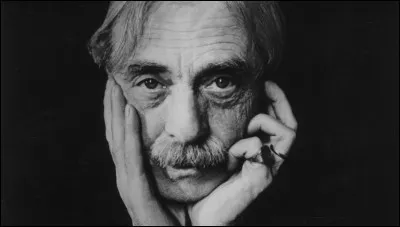 Qui est ce po&egrave;te n&eacute; &agrave; S&egrave;te, auteur du po&egrave;me ''Le Cimeti&egrave;re marin'' ?