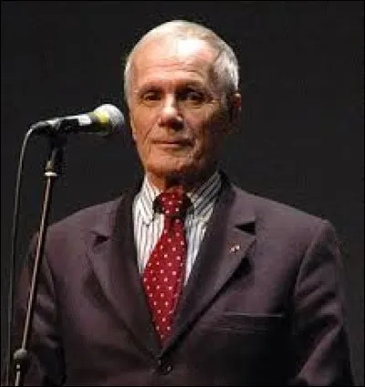 Pour quel film documentaire le romancier, r&eacute;alisateur, sc&eacute;nariste et documentariste Pierre Schoendoerffer (1928-2012) re&ccedil;ut-il en 1967 l'Oscar du meilleur film documentaire ?