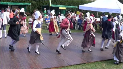 Quelle est cette danse traditionnelle normande ?