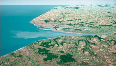 Quel est ce fleuve qui se jette dans la mer entre Le Havre et Honfleur en Normandie ?