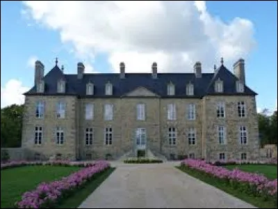 Nous partons en Bretagne au ch&acirc;teau du Bois de la Salle, &agrave; Pl&eacute;guien. Station baln&eacute;aire de l'aire d'attraction Briochine, elle se situe dans le d&eacute;partement ...
