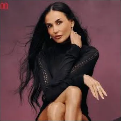 Quel est le nom de cette actrice am&eacute;ricaine connue pour &ecirc;tre un sex-symbol depuis les ann&eacute;es 90 ?