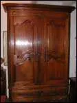 Cette armoire en noyer est de style :