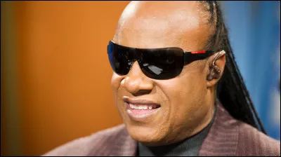 Qui est ce chanteur am&eacute;ricain dont l'une des chansons s'intitule ''As'' ?