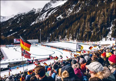 De quelle &eacute;preuves le biathlon est-il constitu&eacute; ?