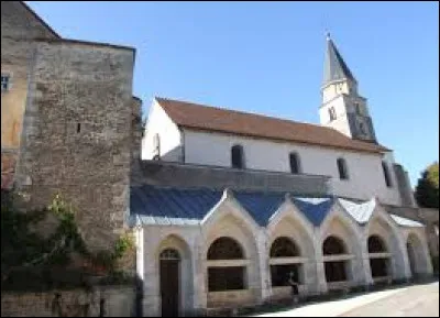 Voici une vue de l'&eacute;glise Saint-Maritn, &agrave; Salives. Village C&ocirc;te-d'Orien, il se situe en r&eacute;gion ...