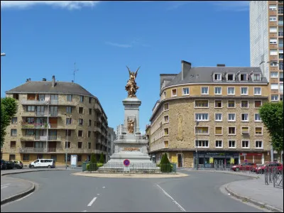 Dans quel d&eacute;partement est situ&eacute;e la ville de Sedan ?