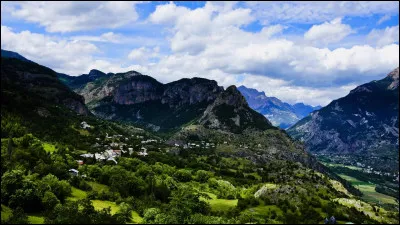 La ville de Champcella est situ&eacute;e dans le d&eacute;partement...