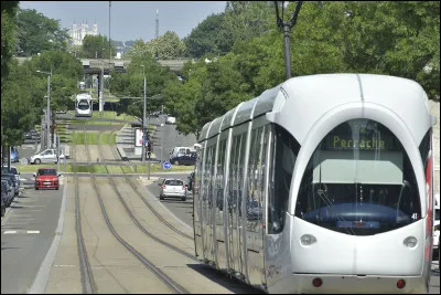 Dans quel d&eacute;partement est situ&eacute;e la ville de Bron ?