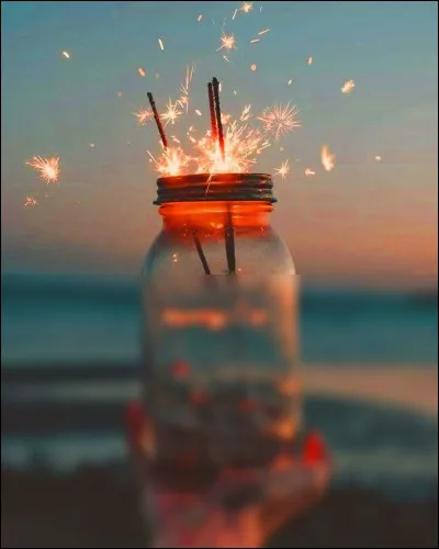 Qui chante le titre &laquo;&nbsp;Millionnaire &nbsp;&raquo; ?