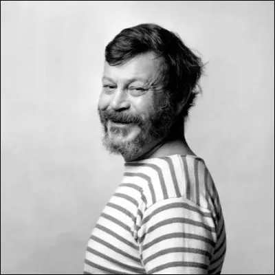 Quels mots compl&egrave;tent ces paroles de la chanson La Maman des poissons de Boby Lapointe : &laquo; La maman des poissons elle est bien gentille S'ils veulent prendre un petit [...]Elle les approuve de deux [...] &raquo; ?