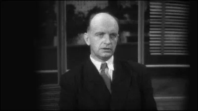 Quel &eacute;tait le r&ocirc;le de Heinz Linge aupr&egrave;s d'Adolf Hitler ?